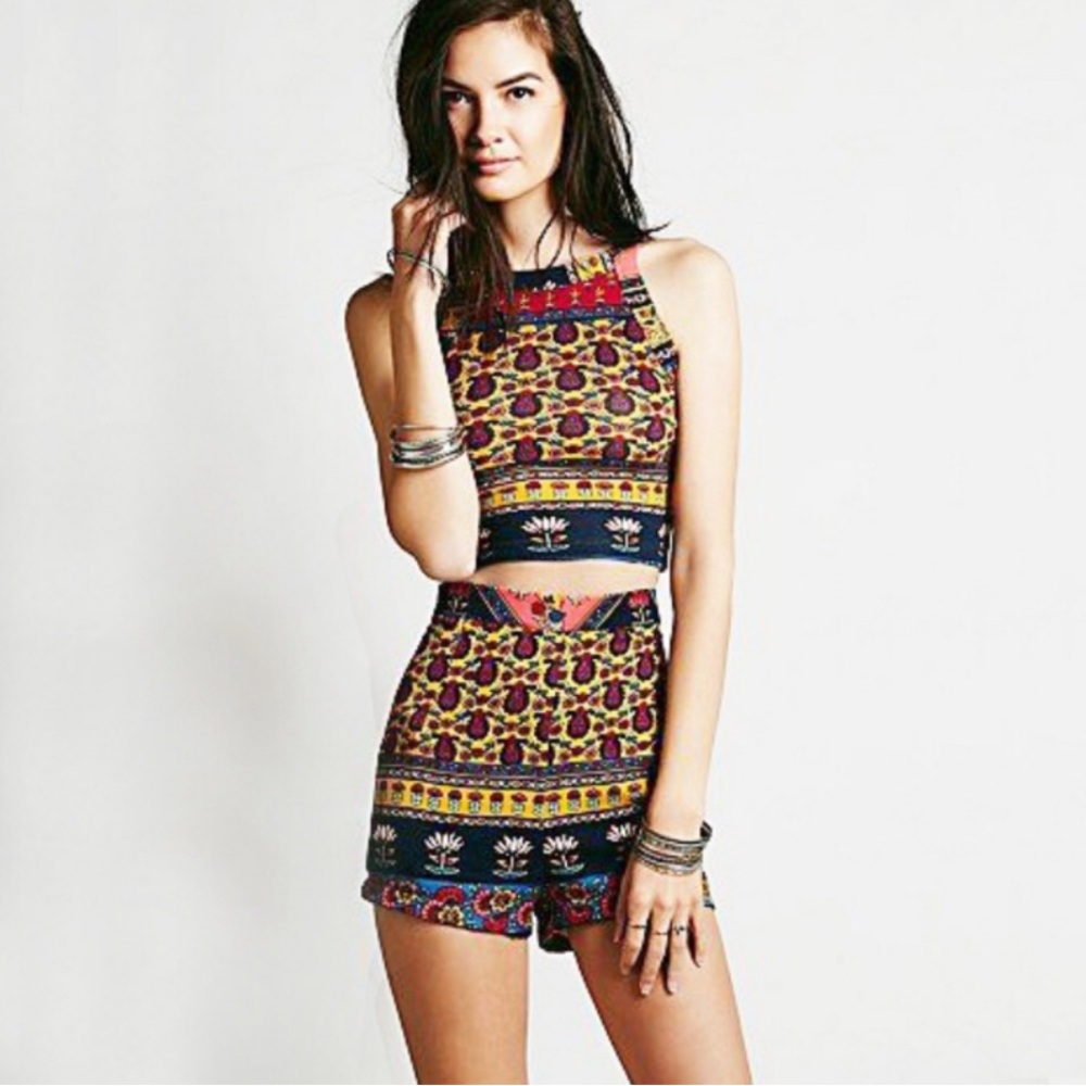 Novella Royale Multicolor Patterned Women Shorts
